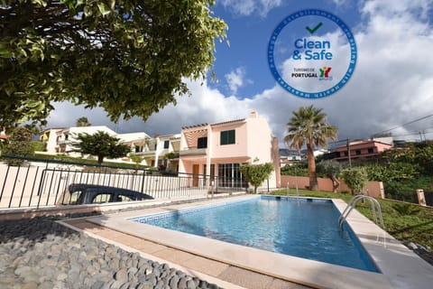 Facade/entrance, Garden, Certificate/Award