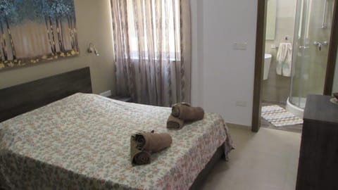 Shower, Bedroom