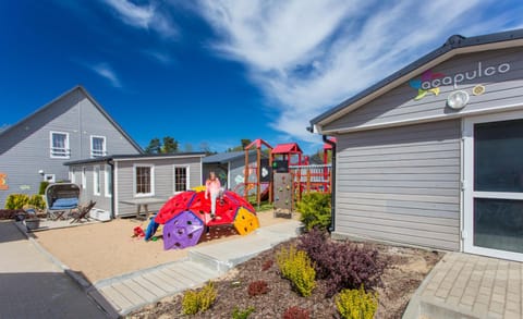 Property building, Day, Neighbourhood