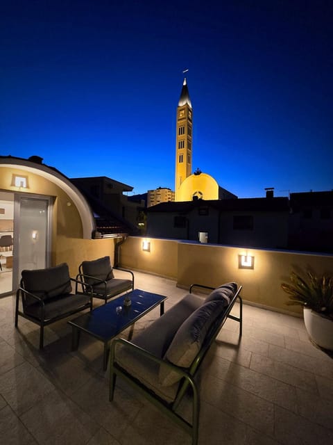 View (from property/room), Balcony/Terrace, Mountain view