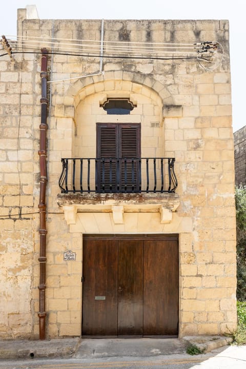 Property building, Day, Landmark view