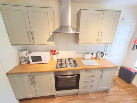 Coffee/tea facilities, Kitchen or kitchenette, minibar, pet friendly, stove, toaster