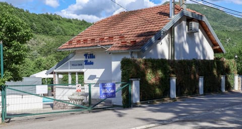 Property building, Day, Natural landscape