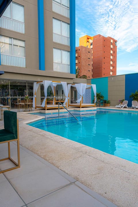 Property building, Day, Pool view, Swimming pool, Swimming pool