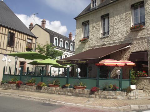 Property building, Patio, Neighbourhood