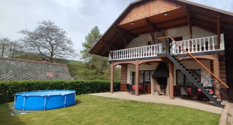 Property building, BBQ facilities, Balcony/Terrace, Evening entertainment, Swimming pool