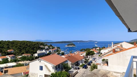 Sea view, Street view