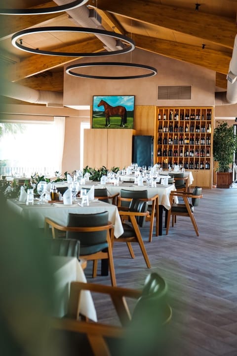 Restaurant/places to eat, Seating area