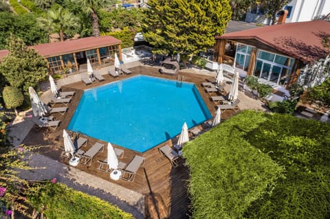 Property building, Restaurant/places to eat, Swimming pool, Breakfast