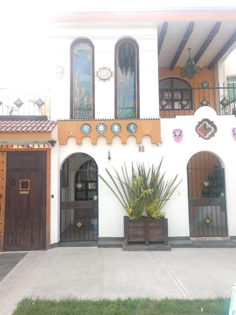 Casa Mexicana Patio House in Mexico City