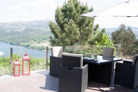 Balcony/Terrace, Mountain view, River view