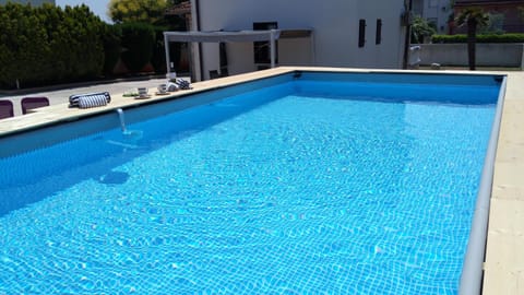 Swimming pool, Swimming pool