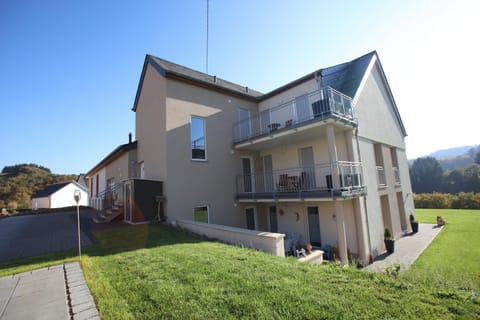 Property building, Garden, Balcony/Terrace, Garden view