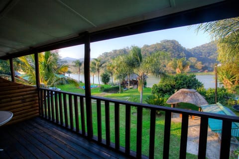 Patio, Nearby landmark, Neighbourhood, Natural landscape, Garden, Balcony/Terrace