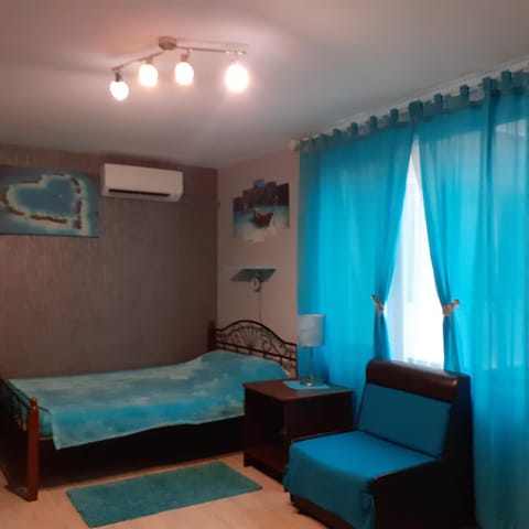 Bed, Photo of the whole room, Seating area