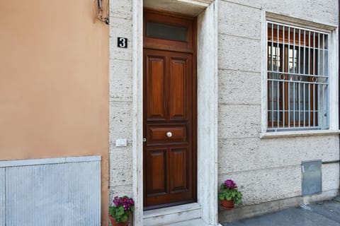 Facade/entrance