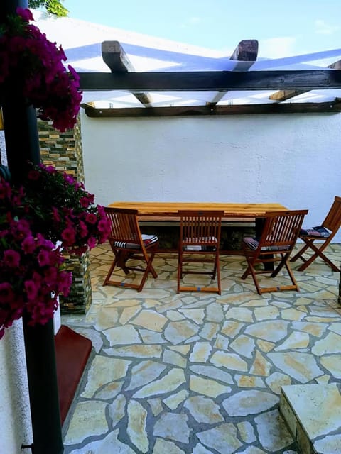 BBQ facilities, Garden, Balcony/Terrace