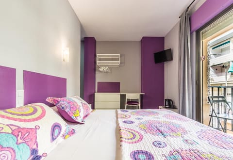Nearby landmark, Bed, TV and multimedia, Coffee/tea facilities, Balcony/Terrace, Photo of the whole room, Seating area, Bedroom, Landmark view, Sea view, Street view, locker, air conditioner