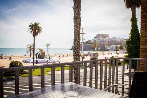 View (from property/room), Balcony/Terrace, Photo of the whole room, City view, Landmark view, Sea view, Location