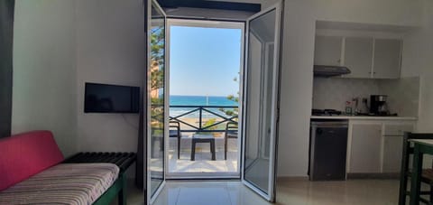 TV and multimedia, Living room, Seating area, Sea view