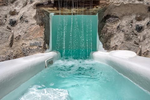 Property building, Hot Tub