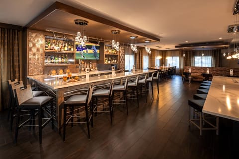 Restaurant/places to eat, Lounge or bar