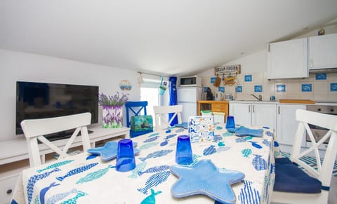 TV and multimedia, Kitchen or kitchenette, Dining area