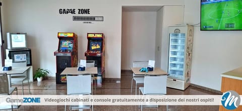 Restaurant/places to eat, Children play ground, Lounge or bar