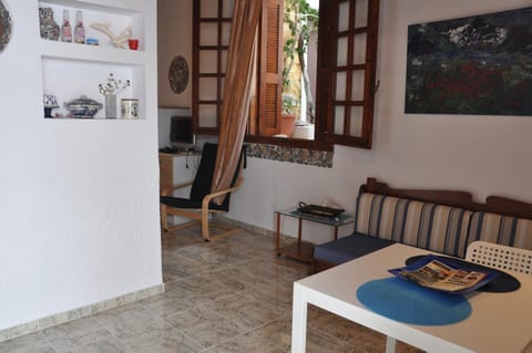 Beach Studio next to the center Apartment in Kissamos