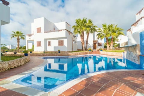 Facade/entrance, Swimming pool