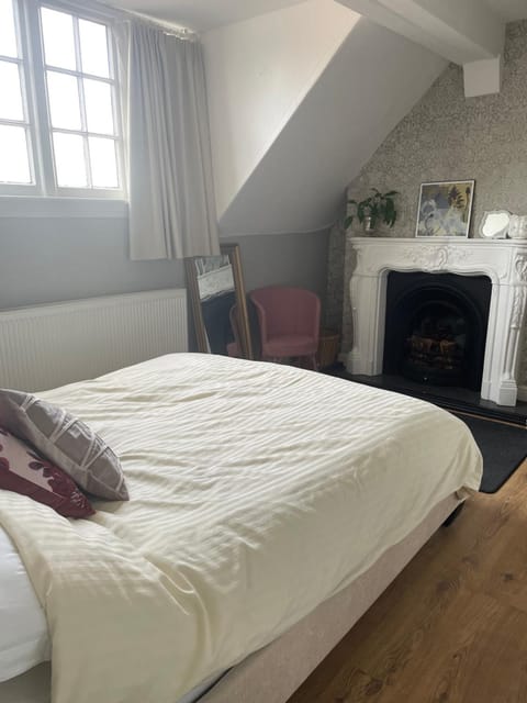 Bournville House & Cafe Bed and Breakfast in Birmingham