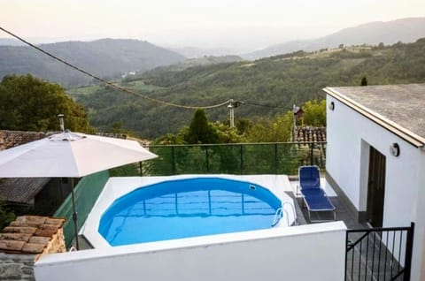 Mountain view, Pool view, Swimming pool