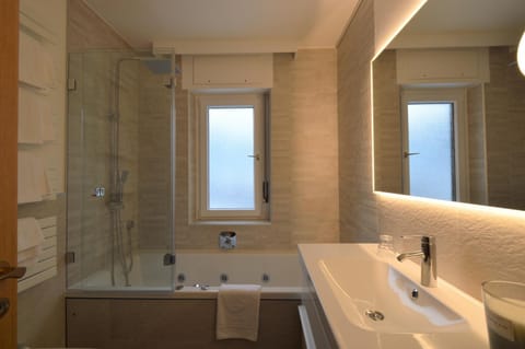 Shower, Bathroom, Bath, hair dryier, towels