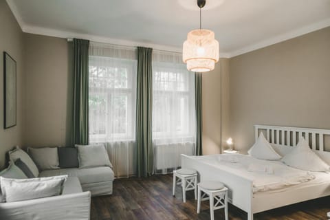 Photo of the whole room, Seating area, Bedroom