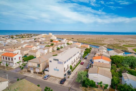 Neighbourhood, Natural landscape, Bird's eye view, Beach, Quiet street view