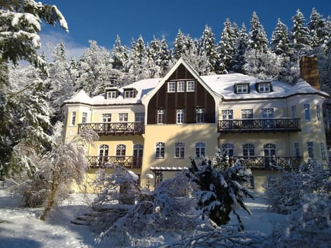 Property building, Winter