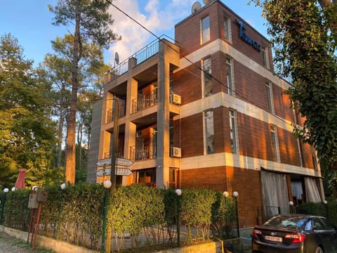 Property building, Day