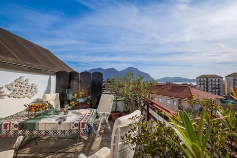 Facade/entrance, Balcony/Terrace, City view, Lake view, Mountain view