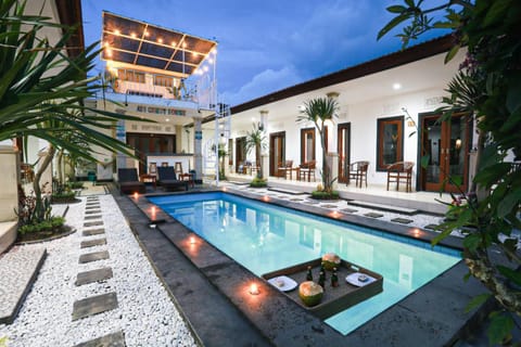Property building, Garden, Swimming pool