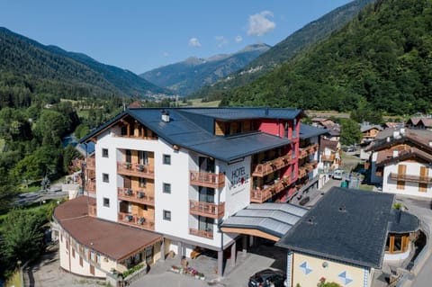 Facade/entrance, Bird's eye view, Mountain view