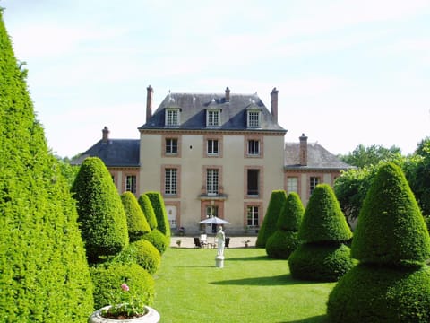 Château Rouillon d'Allest Bed and Breakfast in Fontainebleau