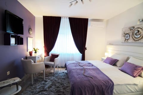 Living room, Decorative detail, Bedroom
