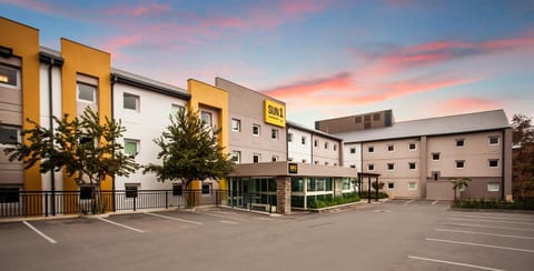 Property building, Facade/entrance, Parking