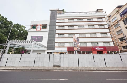 Property building, Day, Street view, Location