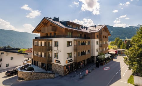 Property building, Natural landscape, Bird's eye view, Mountain view, Street view, Location