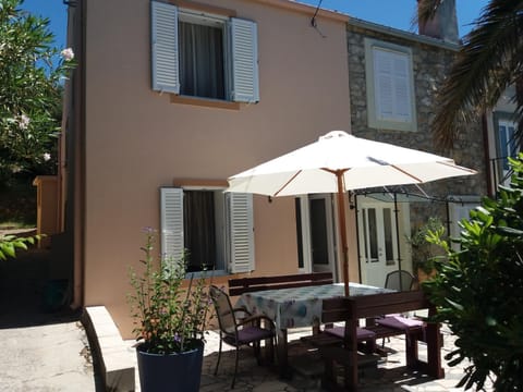 Facade/entrance, Balcony/Terrace