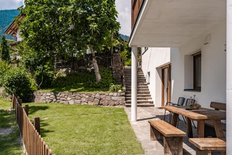 Property building, Patio, Day, Garden