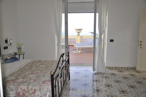 Day, Photo of the whole room