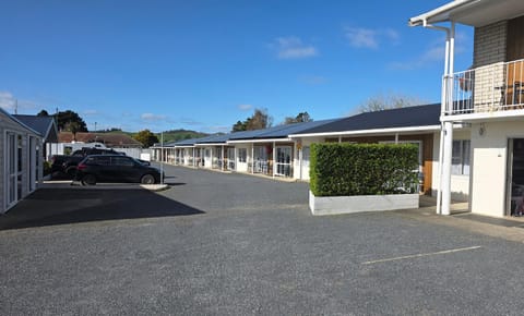 Property building, Day, Parking