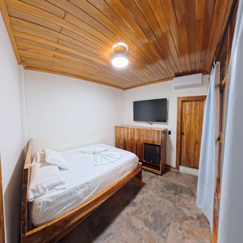 Bed, TV and multimedia, towels, air conditioner